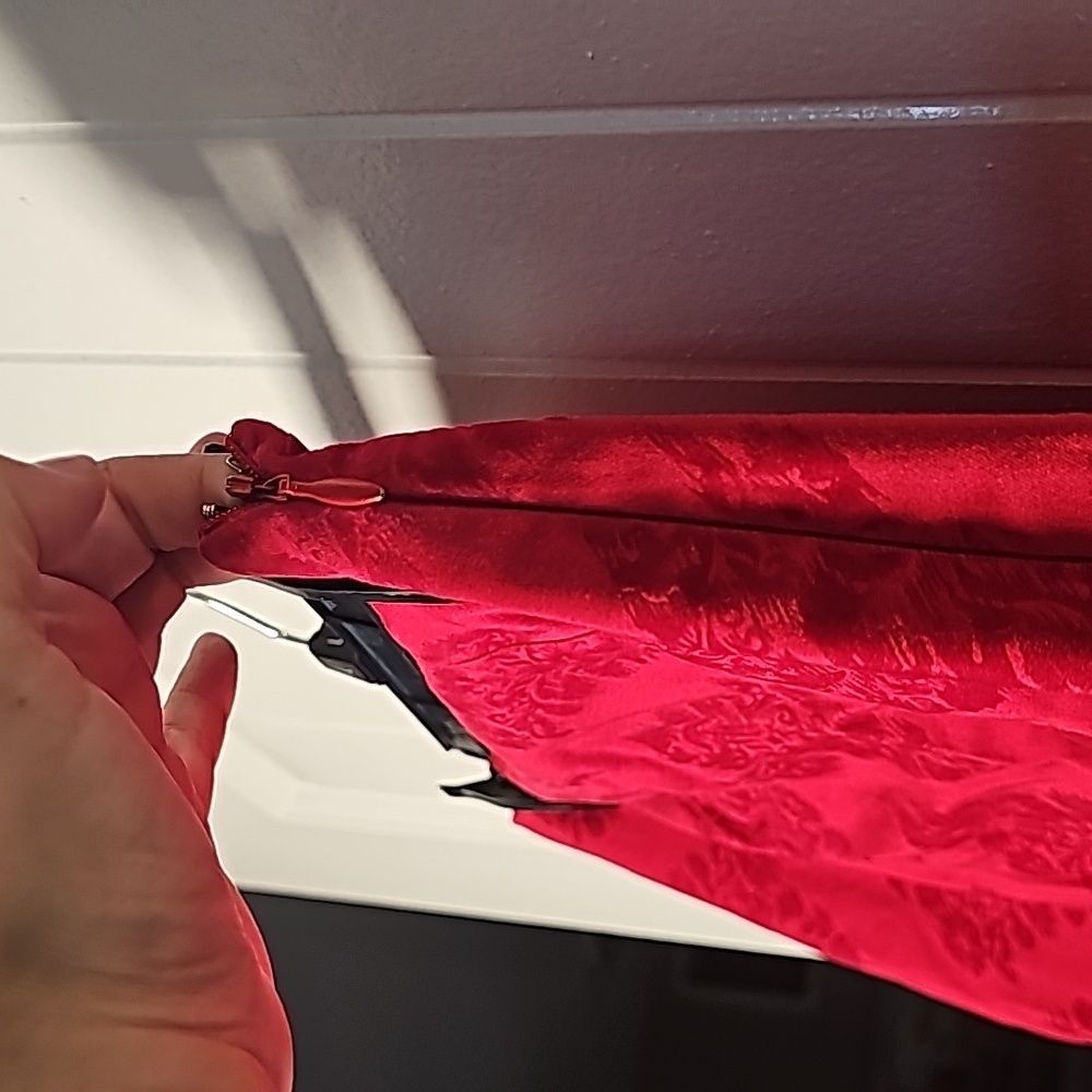 Apostrophe sz 8 red damask skirt - Picture 5 of 9